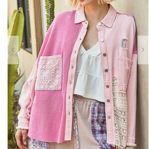 066.Shacket patch detailing on the front and back with contrast fabric mixtured